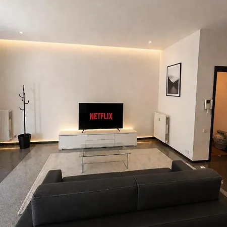 R Camelia House Apartment